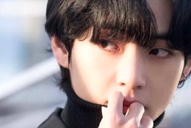 Btsテテ おでこ広いと話題 ハゲ化進行中で植毛しているとの噂も 比較画像 こころ せいてん