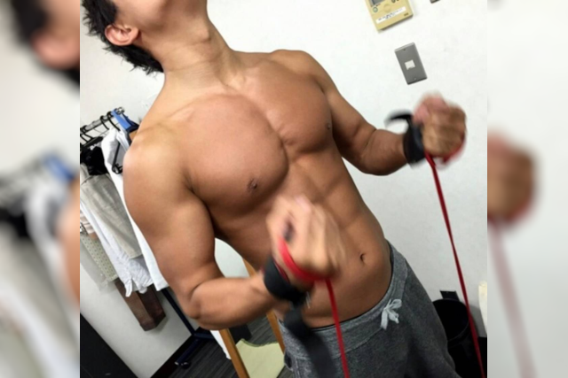 【画像】鈴木亮平の筋肉が美しい！腹筋や腕もバキバキ！東京MER